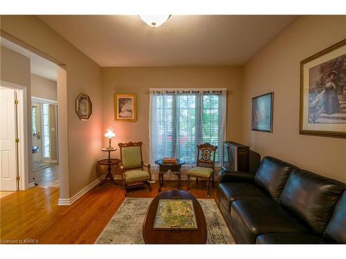 230 Honeywood Avenue, Kingston, ON - Indoor Photo Showing Living Room