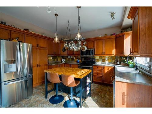 230 Honeywood Avenue, Kingston, ON - Indoor Photo Showing Kitchen