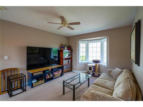 230 Honeywood Avenue, Kingston, ON - Indoor Photo Showing Living Room