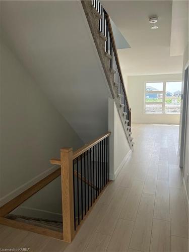 203 Superior Drive, Amherstview, ON - Indoor Photo Showing Other Room