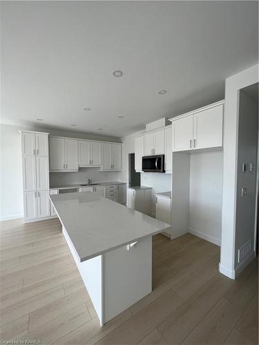 203 Superior Drive, Amherstview, ON - Indoor Photo Showing Kitchen