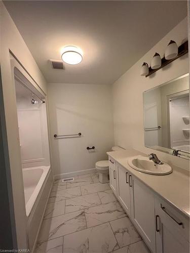 203 Superior Drive, Amherstview, ON - Indoor Photo Showing Bathroom