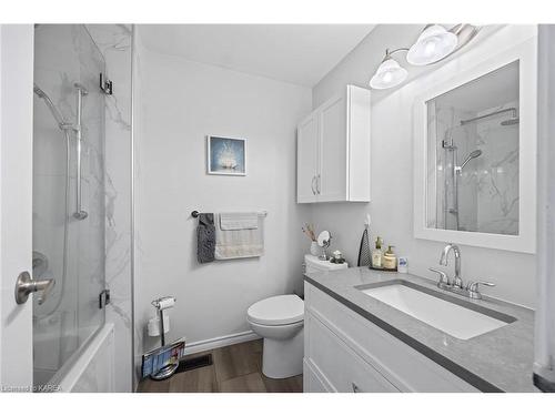 720 Ridley Drive, Kingston, ON - Indoor Photo Showing Bathroom