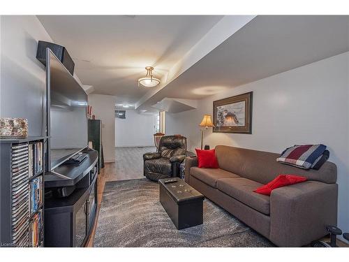 720 Ridley Drive, Kingston, ON - Indoor Photo Showing Living Room