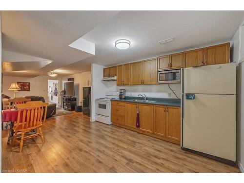 720 Ridley Drive, Kingston, ON - Indoor Photo Showing Kitchen