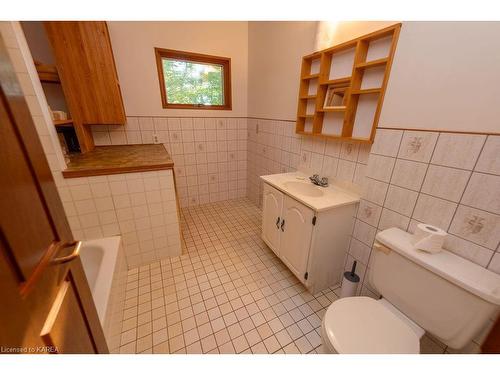 2305E Opinicon Road, Rideau Lakes, ON - Indoor Photo Showing Bathroom