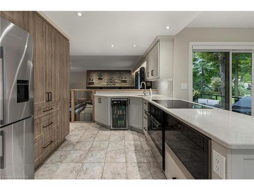 551 Rankin Crescent, Kingston, ON - Indoor Photo Showing Kitchen