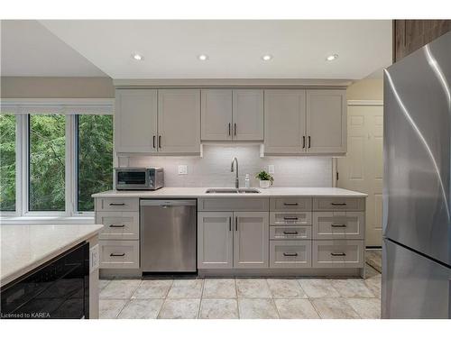 551 Rankin Crescent, Kingston, ON - Indoor Photo Showing Kitchen