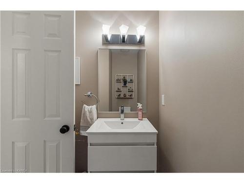 551 Rankin Crescent, Kingston, ON - Indoor Photo Showing Bathroom