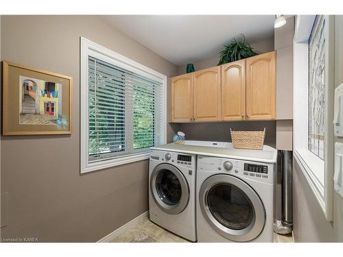 551 Rankin Crescent, Kingston, ON - Indoor Photo Showing Laundry Room