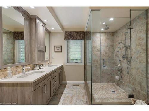 551 Rankin Crescent, Kingston, ON - Indoor Photo Showing Bathroom