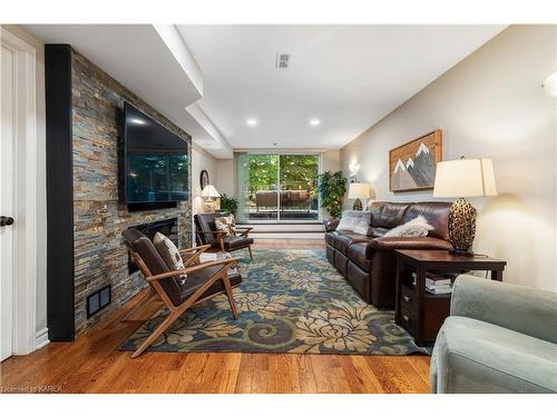 551 Rankin Crescent, Kingston, ON - Indoor Photo Showing Living Room