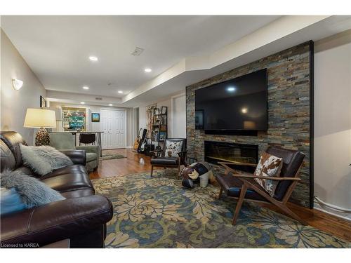 551 Rankin Crescent, Kingston, ON - Indoor Photo Showing Living Room With Fireplace