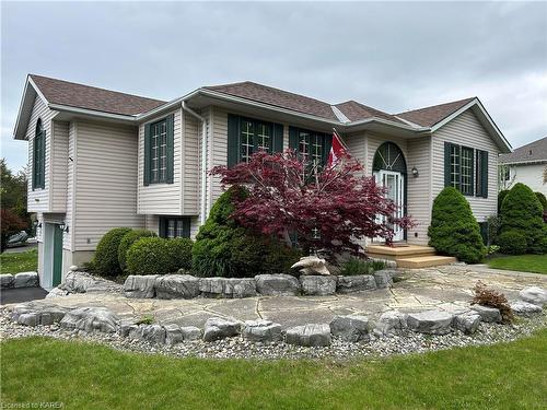 1 Bayshore Drive, Bath, ON - Outdoor With Facade