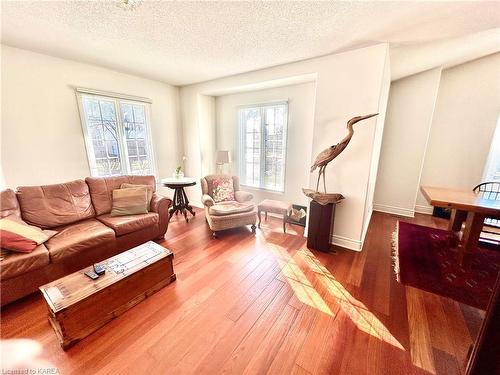 1 Bayshore Drive, Bath, ON - Indoor Photo Showing Living Room