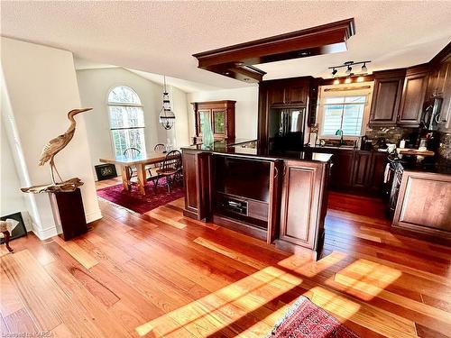 1 Bayshore Drive, Bath, ON - Indoor