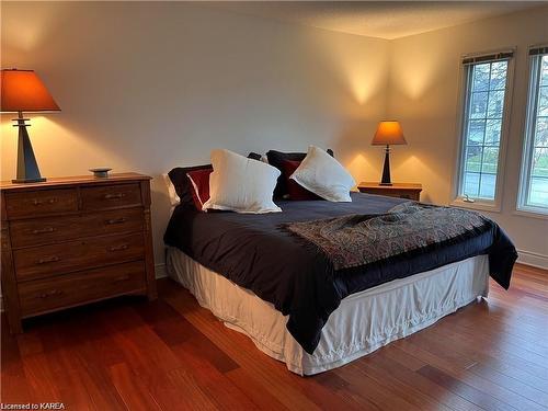 1 Bayshore Drive, Bath, ON - Indoor Photo Showing Bedroom