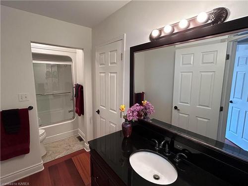 1 Bayshore Drive, Bath, ON - Indoor Photo Showing Bathroom