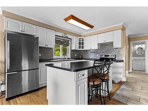 535 Beechwood Road, Napanee, ON - Indoor Photo Showing Kitchen