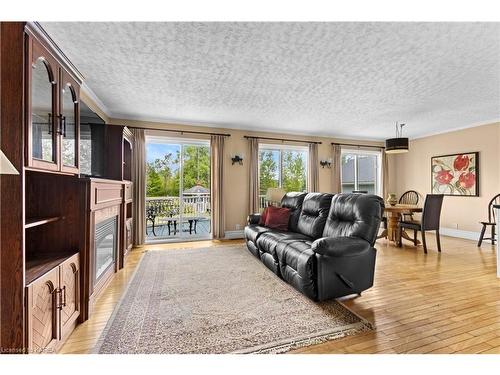 535 Beechwood Road, Napanee, ON - Indoor Photo Showing Living Room