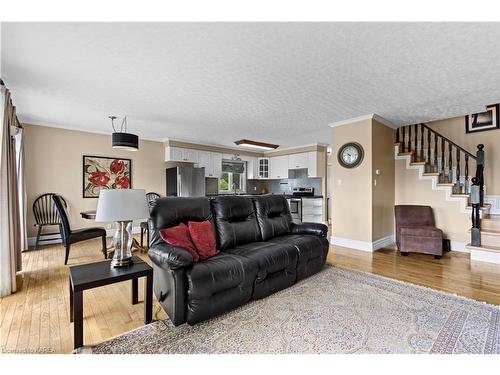 535 Beechwood Road, Napanee, ON - Indoor Photo Showing Living Room