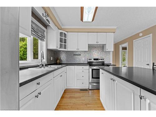 535 Beechwood Road, Napanee, ON - Indoor Photo Showing Kitchen