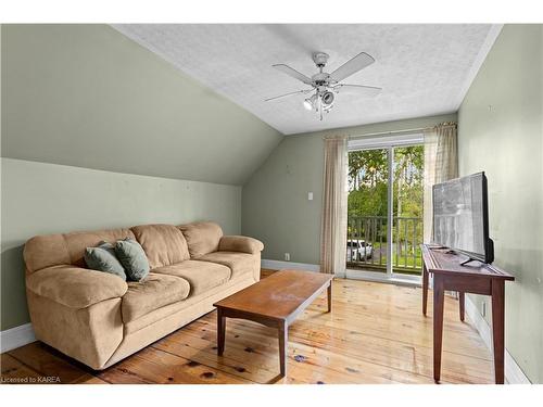 535 Beechwood Road, Napanee, ON - Indoor Photo Showing Living Room