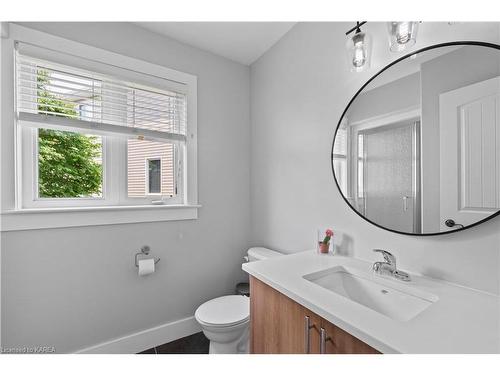 1561 Providence Crescent, Kingston, ON - Indoor Photo Showing Bathroom