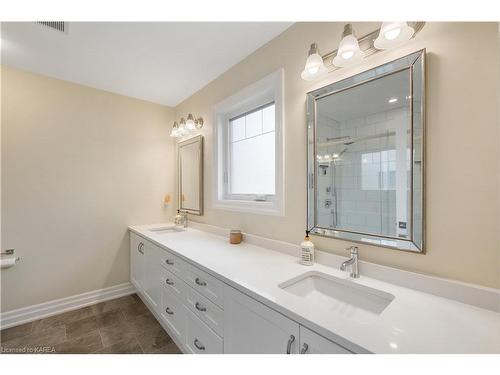 1377 Woodfield Crescent, Kingston, ON - Indoor Photo Showing Bathroom