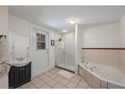 4221 Bath Road, Kingston, ON - Indoor Photo Showing Bathroom