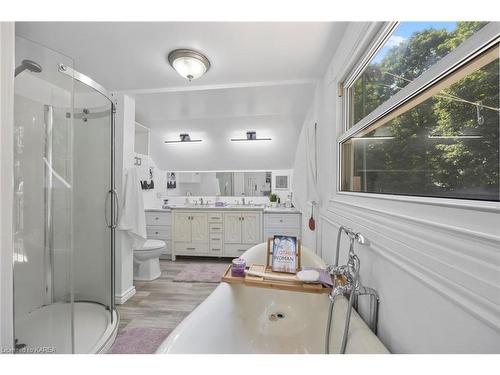 4221 Bath Road, Kingston, ON - Indoor Photo Showing Bathroom