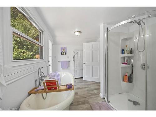 4221 Bath Road, Kingston, ON - Indoor Photo Showing Bathroom