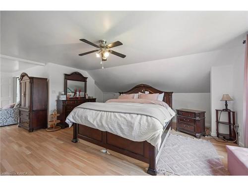 4221 Bath Road, Kingston, ON - Indoor Photo Showing Bedroom