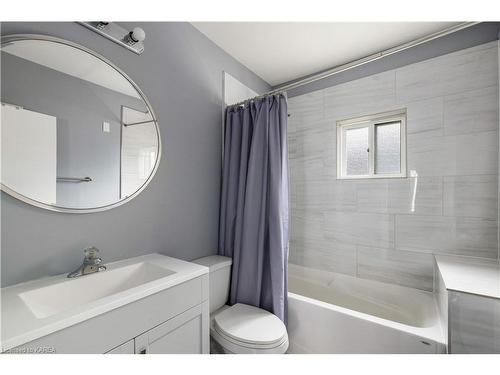 104 Toronto Street, Kingston, ON - Indoor Photo Showing Bathroom