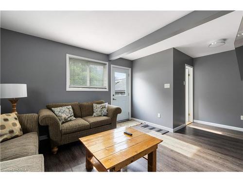 104 Toronto Street, Kingston, ON - Indoor Photo Showing Living Room