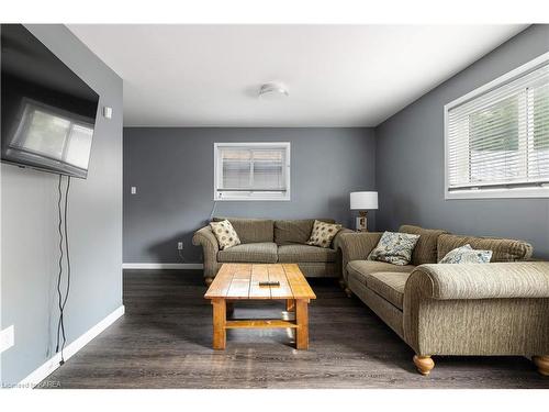 104 Toronto Street, Kingston, ON - Indoor Photo Showing Living Room