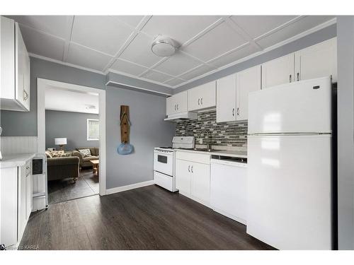 104 Toronto Street, Kingston, ON - Indoor Photo Showing Kitchen