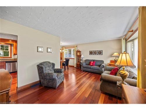 721 Front Road, Kingston, ON - Indoor Photo Showing Living Room