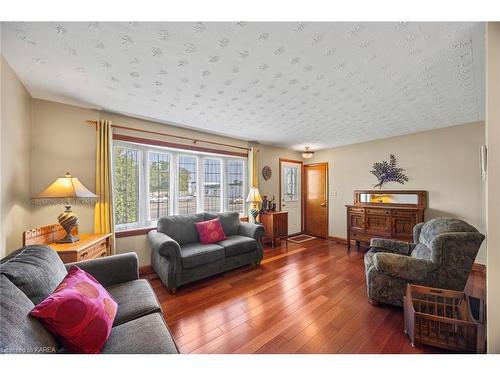 721 Front Road, Kingston, ON - Indoor Photo Showing Living Room