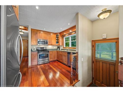 721 Front Road, Kingston, ON - Indoor Photo Showing Kitchen