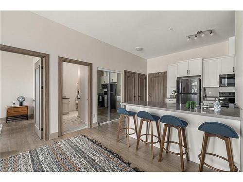 240-820 Gardiners Road, Kingston, ON - Indoor Photo Showing Kitchen