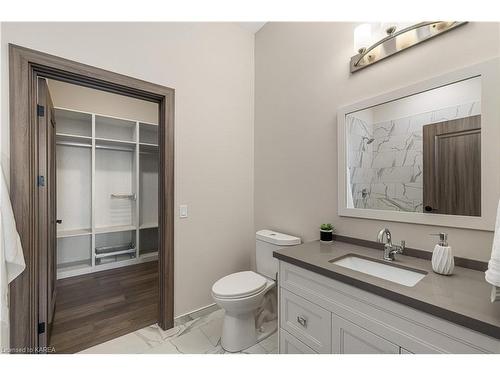 240-820 Gardiners Road, Kingston, ON - Indoor Photo Showing Bathroom