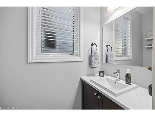 952 Edward Riley Drive, Kingston, ON - Indoor Photo Showing Bathroom