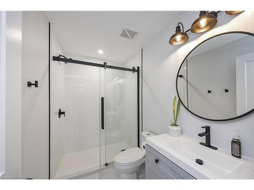 952 Edward Riley Drive, Kingston, ON - Indoor Photo Showing Bathroom