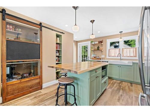 189 Davy Street, Bath, ON - Indoor Photo Showing Kitchen