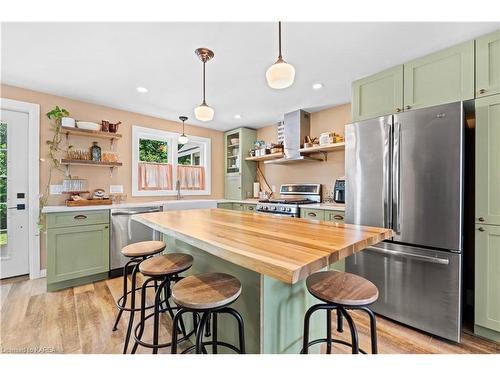 189 Davy Street, Bath, ON - Indoor Photo Showing Kitchen