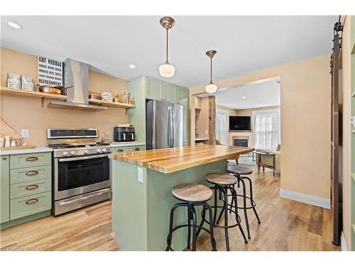 189 Davy Street, Bath, ON - Indoor Photo Showing Kitchen With Upgraded Kitchen