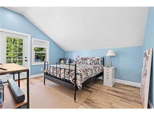 189 Davy Street, Bath, ON - Indoor Photo Showing Bedroom