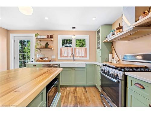 189 Davy Street, Bath, ON - Indoor Photo Showing Kitchen