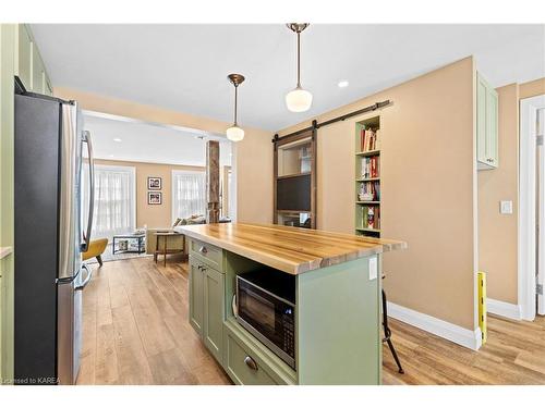 189 Davy Street, Bath, ON - Indoor Photo Showing Kitchen